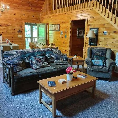 Beautiful 2 Bed Cabin With Hot Tub And Resort Pool Sevierville Exterior foto