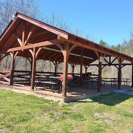 Beautiful 2 Bed Cabin With Hot Tub And Resort Pool Sevierville Exterior foto