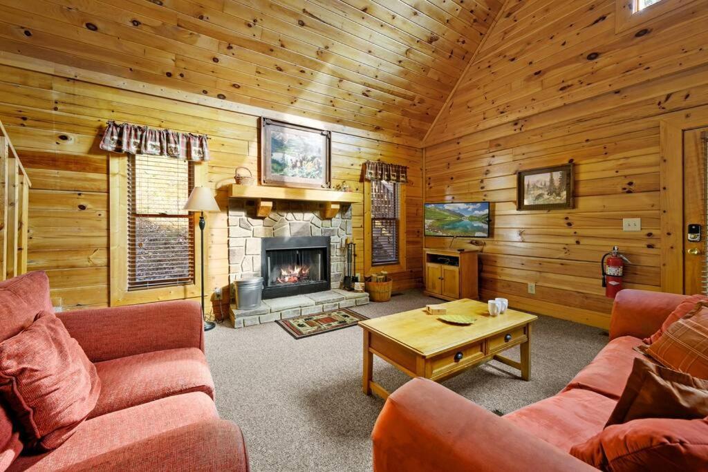 Beautiful 2 Bed Cabin With Hot Tub And Resort Pool Sevierville Exterior foto