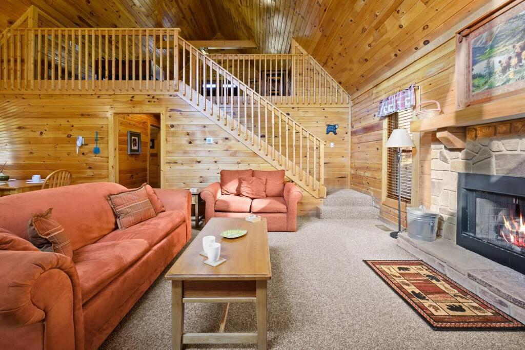 Beautiful 2 Bed Cabin With Hot Tub And Resort Pool Sevierville Exterior foto
