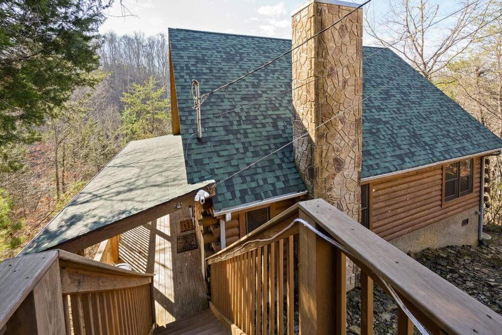 Beautiful 2 Bed Cabin With Hot Tub And Resort Pool Sevierville Exterior foto