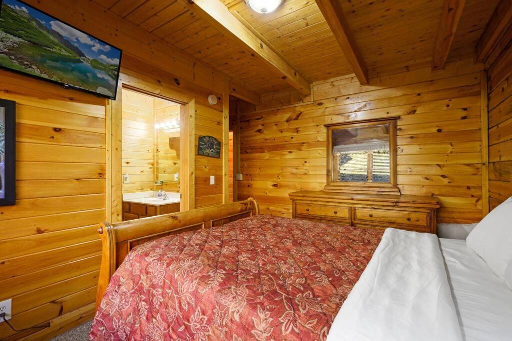 Beautiful 2 Bed Cabin With Hot Tub And Resort Pool Sevierville Exterior foto
