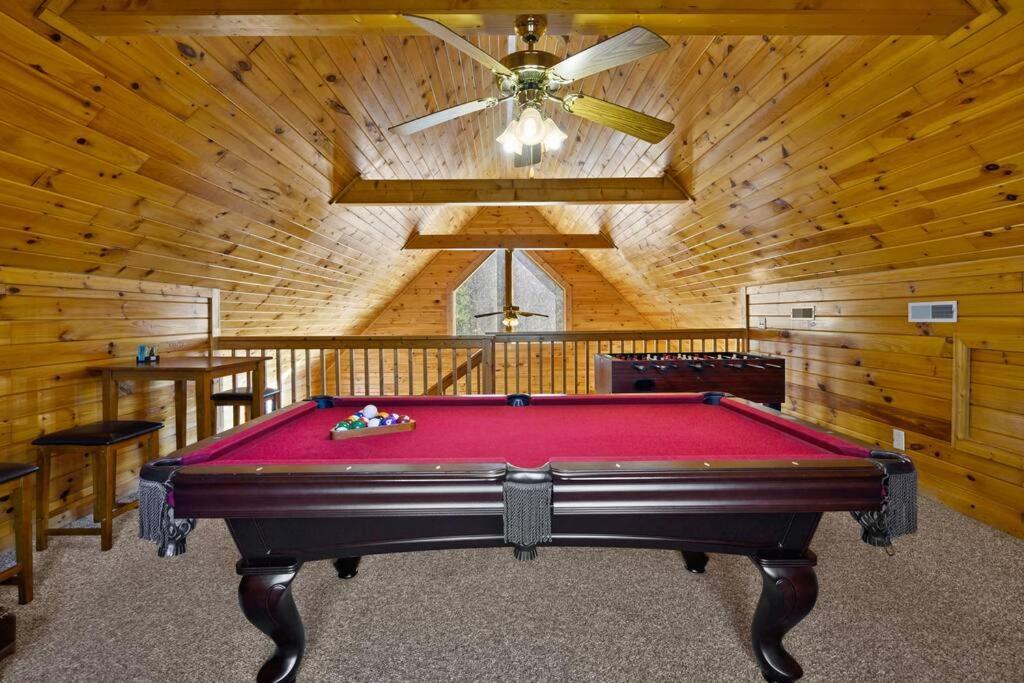 Beautiful 2 Bed Cabin With Hot Tub And Resort Pool Sevierville Exterior foto