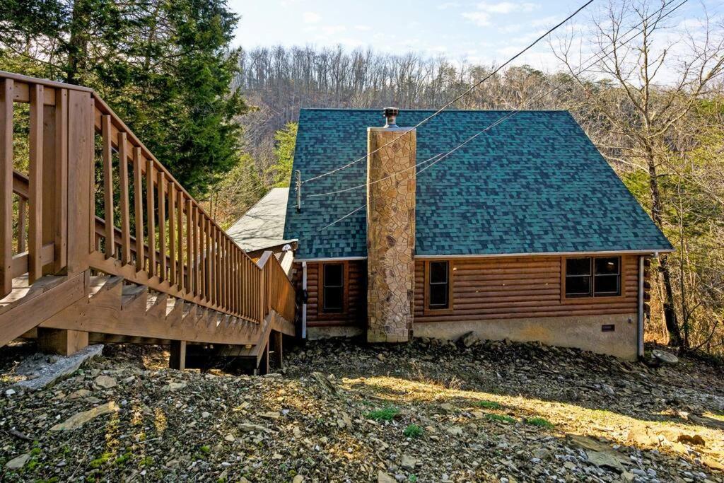 Beautiful 2 Bed Cabin With Hot Tub And Resort Pool Sevierville Exterior foto