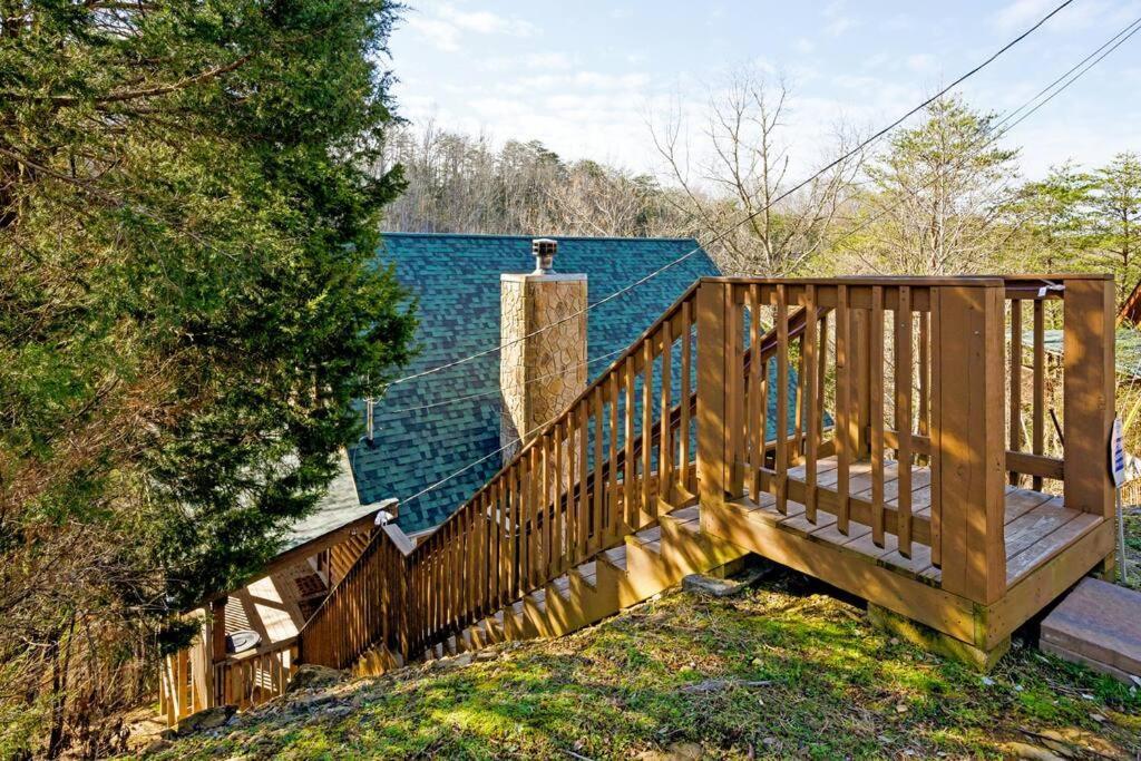Beautiful 2 Bed Cabin With Hot Tub And Resort Pool Sevierville Exterior foto