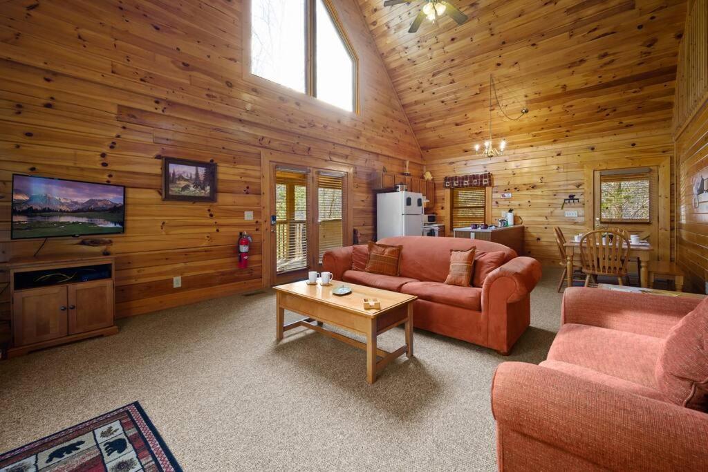 Beautiful 2 Bed Cabin With Hot Tub And Resort Pool Sevierville Exterior foto
