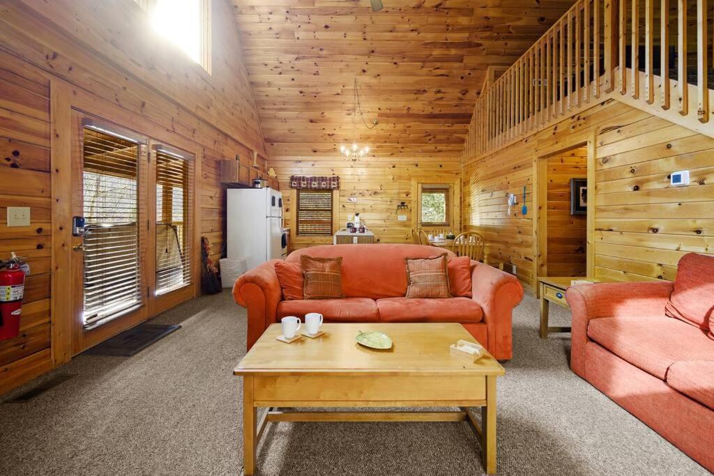 Beautiful 2 Bed Cabin With Hot Tub And Resort Pool Sevierville Exterior foto