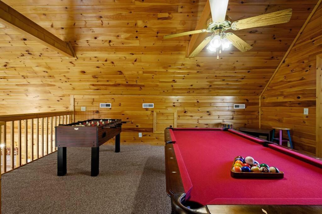 Beautiful 2 Bed Cabin With Hot Tub And Resort Pool Sevierville Exterior foto