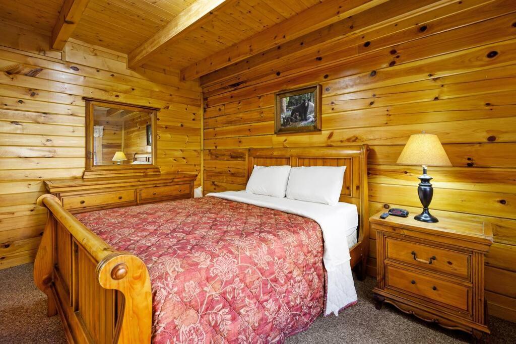 Beautiful 2 Bed Cabin With Hot Tub And Resort Pool Sevierville Exterior foto